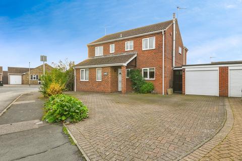 5 bedroom detached house for sale, Stonham Avenue, Clacton-on-Sea, Essex, CO16