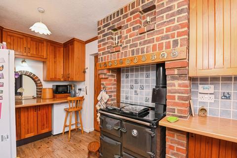 5 bedroom detached house for sale, Stonham Avenue, Clacton-on-Sea, Essex, CO16