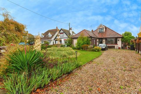 3 bedroom bungalow for sale, Dumont Avenue, St. Osyth, Clacton-on-Sea, Essex, CO16