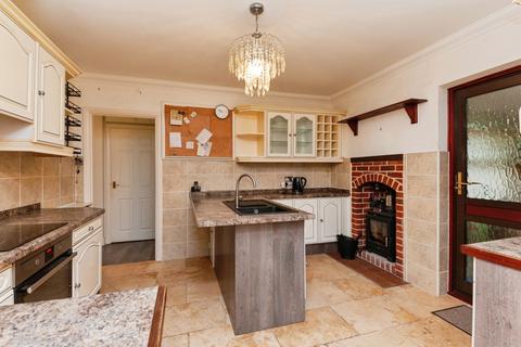 3 bedroom bungalow for sale, Dumont Avenue, St. Osyth, Clacton-on-Sea, Essex, CO16