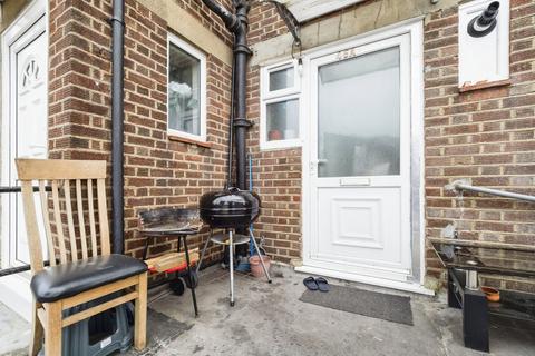 3 bedroom maisonette for sale, Collier Row Road, Romford, RM5