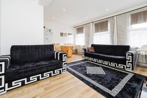 3 bedroom maisonette for sale, Collier Row Road, Romford, RM5
