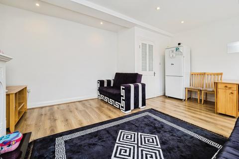 3 bedroom maisonette for sale, Collier Row Road, Romford, RM5
