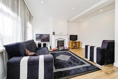 3 bedroom maisonette for sale, Collier Row Road, Romford, RM5