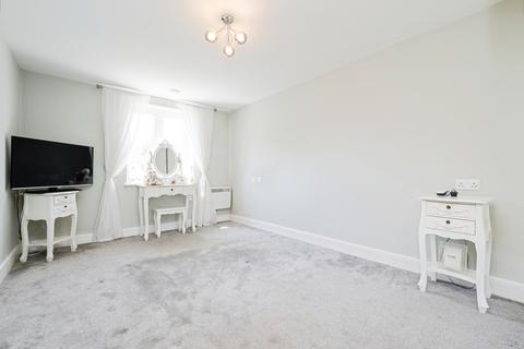 2 bedroom flat for sale, White Hart Lane, Romford, RM7