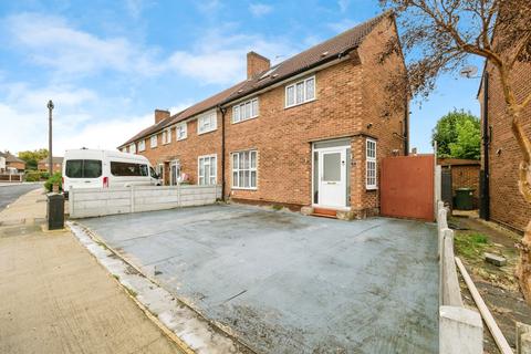 Fullers Close, Romford, RM5