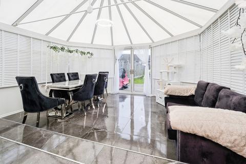 4 bedroom end of terrace house for sale, Fullers Close, Romford, RM5