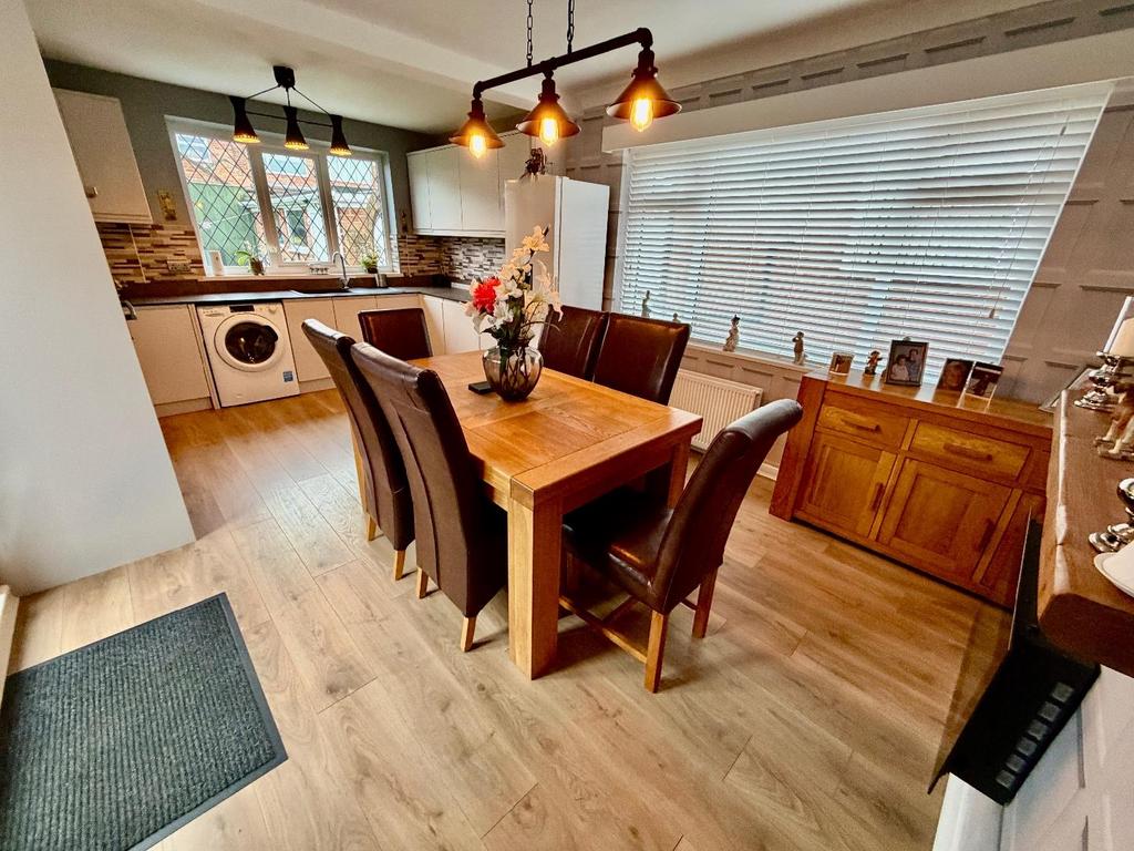 Kitchen/Dining Area