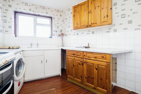 2 bedroom flat for sale, Rainham Road South, Dagenham, RM10