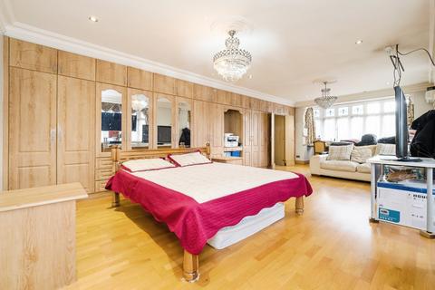 6 bedroom detached house for sale, Stratton Drive, Barking, IG11
