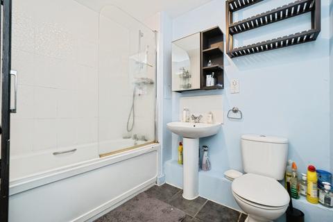 3 bedroom flat for sale, Honour Gardens, DAGENHAM, Essex, RM8