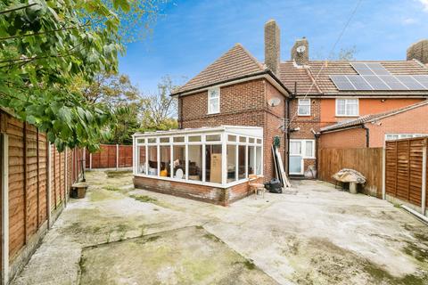 undefined, Becontree Avenue, Dagenham, RM8