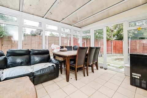 undefined, Becontree Avenue, Dagenham, RM8