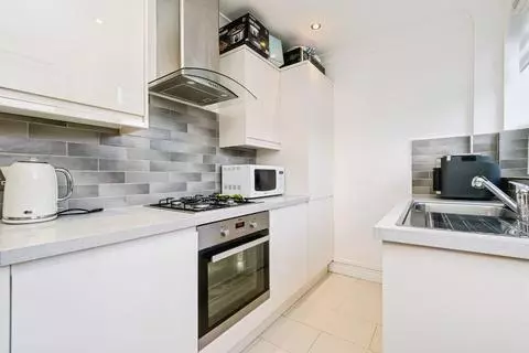 3 bedroom terraced house for sale - View 2