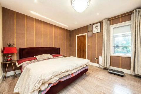 3 bedroom terraced house to rent, School Road, Hounslow