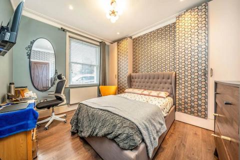 3 bedroom terraced house to rent, School Road, Hounslow