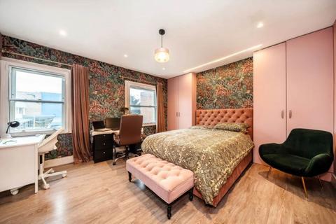 3 bedroom terraced house to rent, School Road, Hounslow