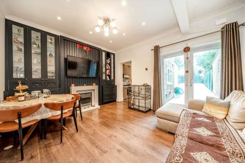 3 bedroom terraced house to rent, School Road, Hounslow