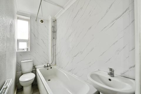 1 bedroom flat for sale, Landseer Avenue, Manor Park, London, E12