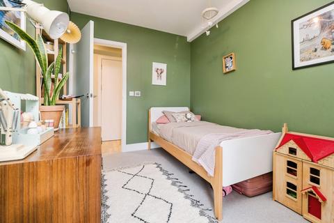 2 bedroom flat for sale, Kempton Mews, East Ham, London, E6
