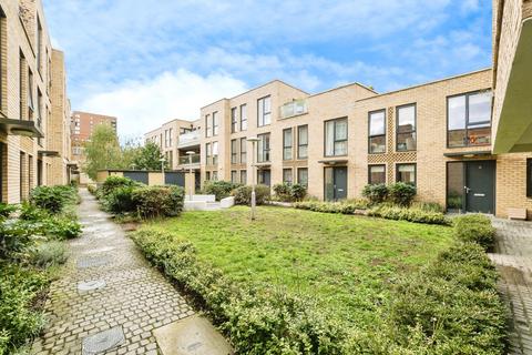 2 bedroom flat for sale, Kempton Mews, East Ham, London, E6