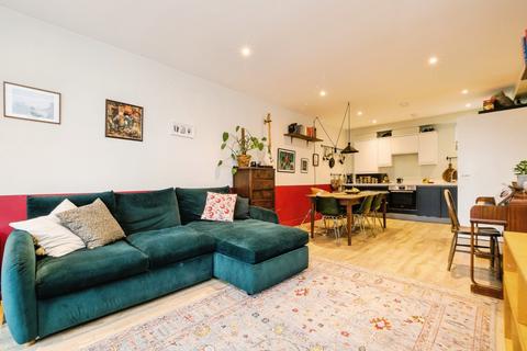 2 bedroom flat for sale, Kempton Mews, East Ham, London, E6