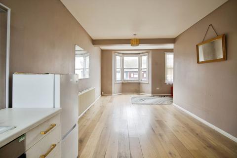 1 bedroom flat for sale, Seventh Avenue, Manor Park, London, E12