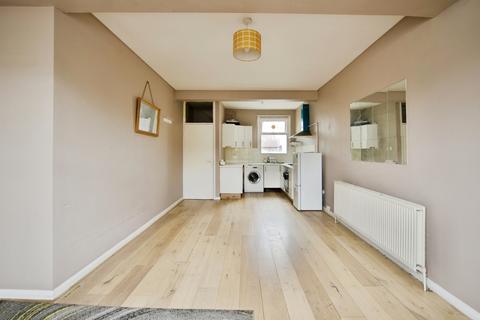 1 bedroom flat for sale, Seventh Avenue, Manor Park, London, E12