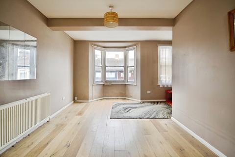 1 bedroom flat for sale, Seventh Avenue, Manor Park, London, E12