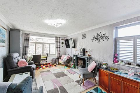 2 bedroom flat for sale, Sandhurst Avenue, Lytham St. Annes, Lancashire, FY8