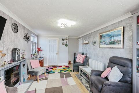 2 bedroom flat for sale, Sandhurst Avenue, Lytham St. Annes, Lancashire, FY8