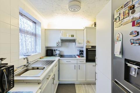 2 bedroom flat for sale, Sandhurst Avenue, Lytham St. Annes, Lancashire, FY8
