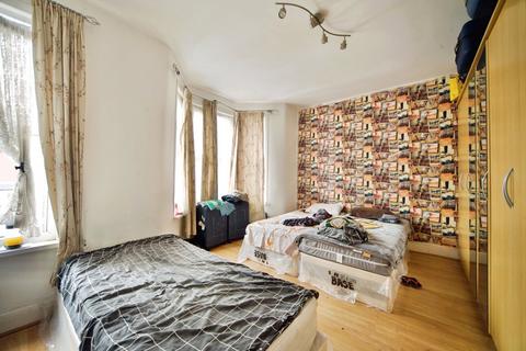 3 bedroom terraced house for sale, Ruskin Avenue, Manor Park, London, E12