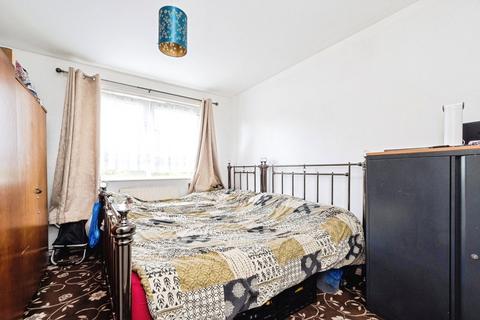 2 bedroom flat for sale, Gladding Road, Manor Park, London, E12