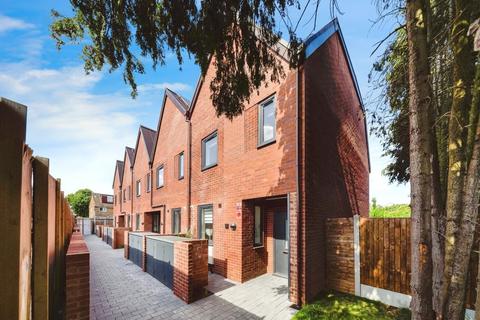3 bedroom end of terrace house for sale, Boss Close, HORNCHURCH, Essex, RM12