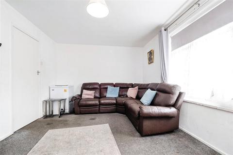 2 bedroom flat for sale, Tadworth Parade, Hornchurch, RM12