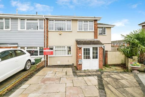 Browne Close, Romford, RM5