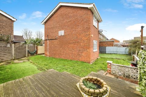 4 bedroom end of terrace house for sale, Browne Close, Romford, RM5