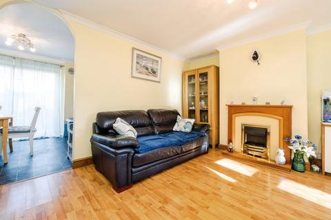 3 bedroom terraced house for sale, Midhurst Close, Hornchurch, RM12