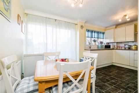 3 bedroom terraced house for sale, Midhurst Close, Hornchurch, RM12