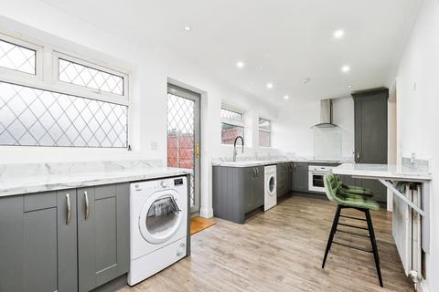 3 bedroom semi-detached house for sale, Eyhurst Avenue, Hornchurch, RM12