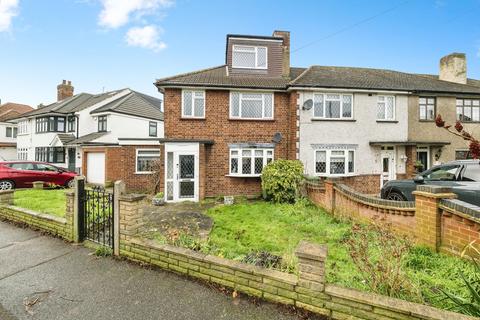 3 bedroom end of terrace house for sale, Benhurst Avenue, Hornchurch, RM12