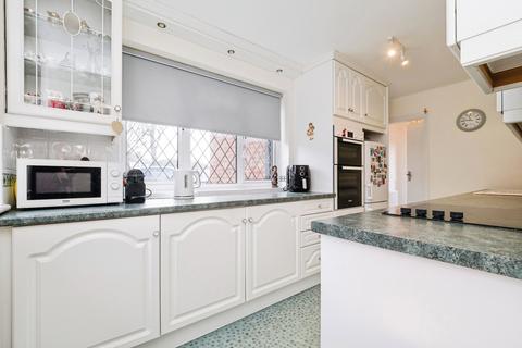 3 bedroom end of terrace house for sale, Benhurst Avenue, Hornchurch, RM12