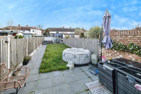 3 bedroom terraced house for sale, Elm Park Avenue, Hornchurch, RM12