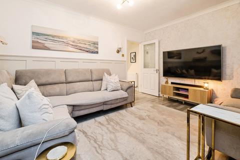 3 bedroom terraced house for sale, Elm Park Avenue, Hornchurch, RM12