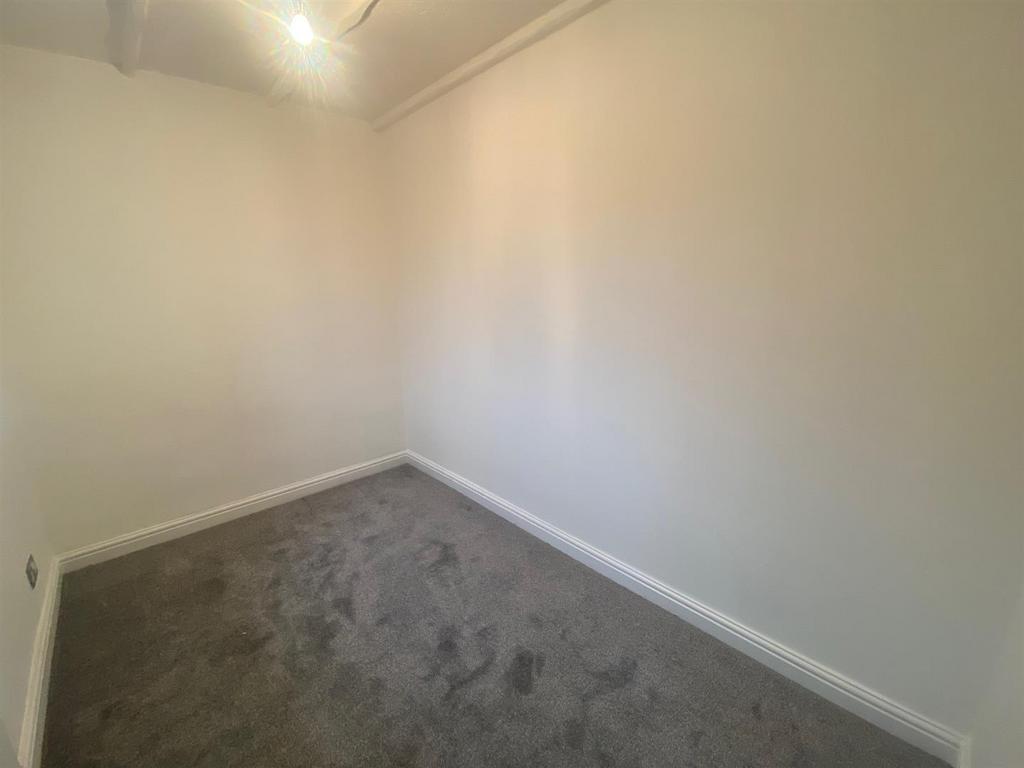 SMALL BEDROOM.jpg