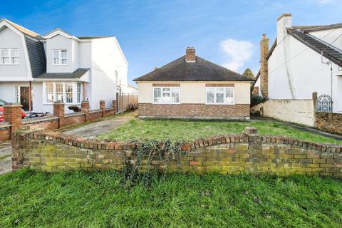 3 bedroom bungalow for sale, Farm Road, Rainham, RM13