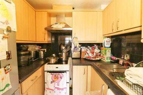 2 bedroom flat for sale, Highgrove Mews, Grays, Essex, RM17