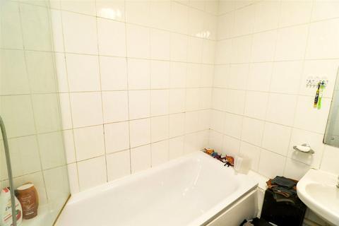 2 bedroom flat for sale, Highgrove Mews, Grays, Essex, RM17