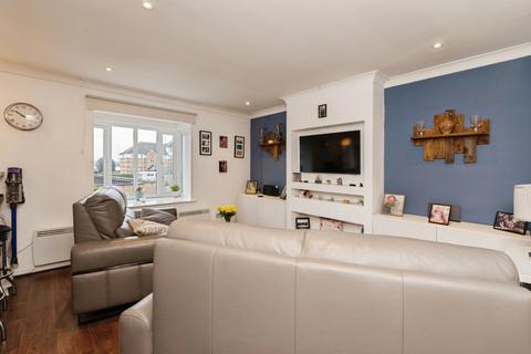 2 bedroom flat for sale, Chalk Court, Jetty Walk, Grays, Essex, RM17